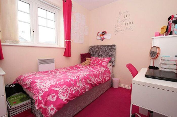 2 Bedroom Flat For Sale In Kilmaine Avenue, Manchester, M9