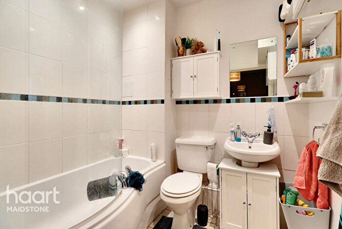 1 Bedroom Apartment For Sale In Kingfisher Meadow, Maidstone, ME16