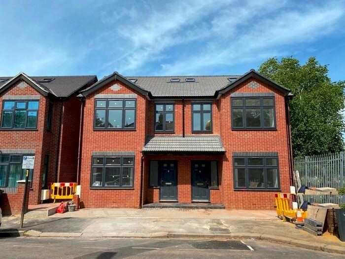 5 Bedroom Semi-Detached House To Rent In Church Avenue, Southall, UB2