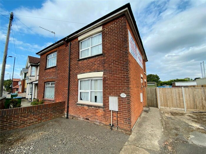 3 Bedroom Semi-Detached House To Rent In Bitterne Road West, Southampton, Hampshire, SO18