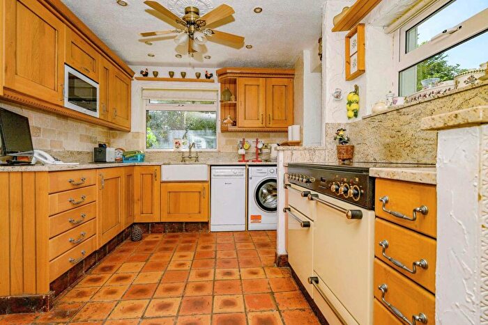 2 Bedroom Bungalow For Sale In Kingsmead, Edlesborough, Dunstable, Buckinghamshire, LU6