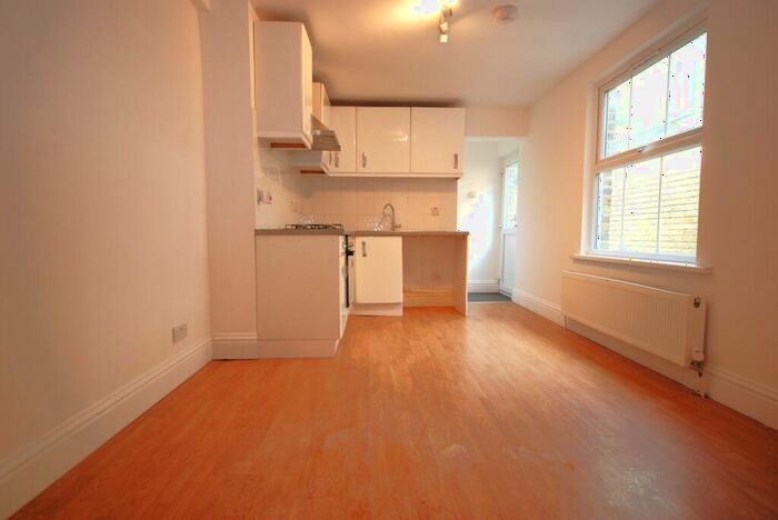2 Bedroom Apartment To Rent In Choumert Road, London, SE15