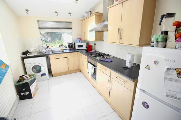 2 Bedroom Flat To Rent In Bedford Street, Cathays, Cardiff, CF24