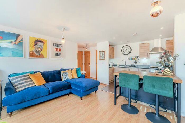 2 Bedroom Flat To Rent In Babik Court, Hackney, E8