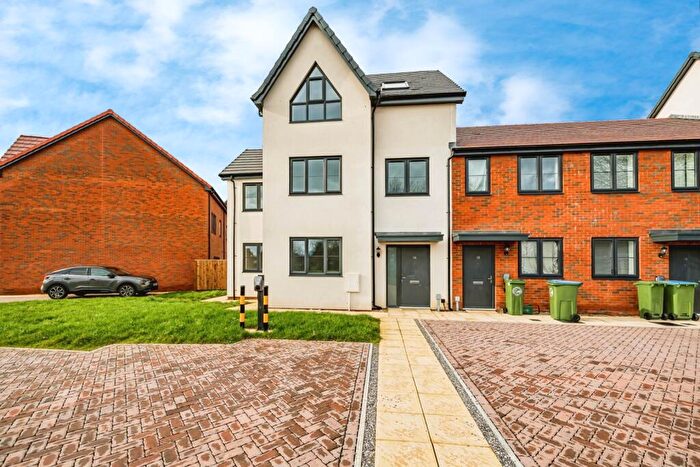 5 Bedroom Semi Detached House For Sale In Eighth Avenue, Aylesbury, HP19