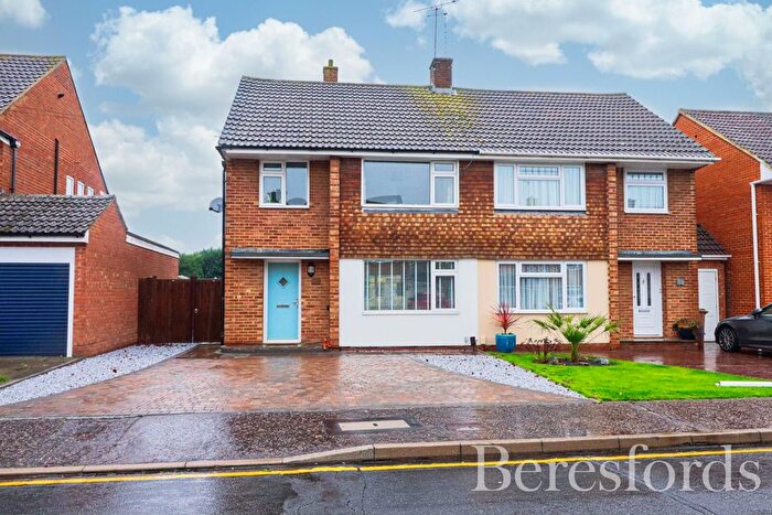 3 Bedroom Semi Detached House For Sale In Beeches Road, Chelmsford, CM1