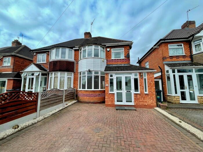 3 Bedroom House To Rent In Kingshurst Road, Northfield, B31