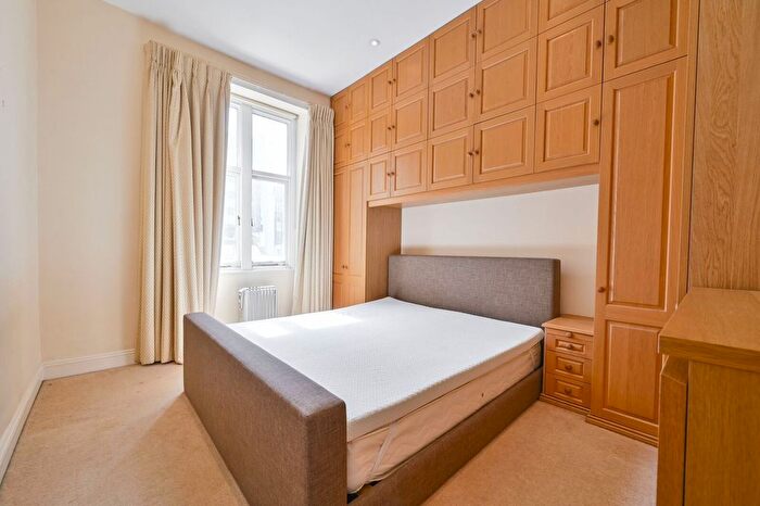 1 Bedroom Flat To Rent In Sussex Gardens, Bayswater, London, W2