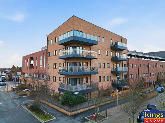 3 Bedroom Flat For Sale In Thornbury Way, London, E17