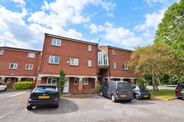 1 Bedroom Flat To Rent In Eynsham Way, Basildon, Essex, SS13