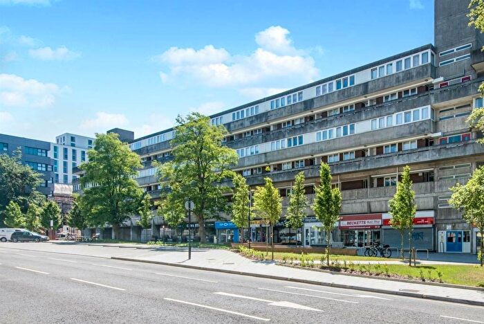 2 Bedroom Flat To Rent In Commercial Road, Southampton, Hampshire, SO15