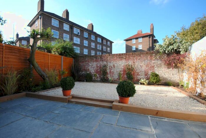 3 Bedroom End Of Terrace House To Rent In Ethnard Road Peckham, SE15