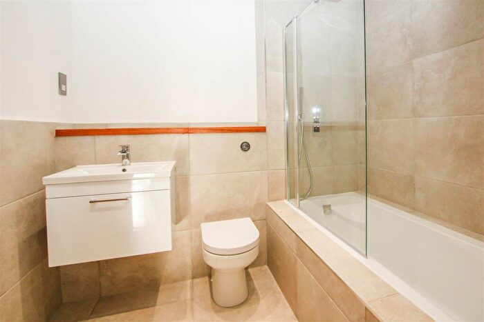 2 Bedroom Apartment For Sale In Shenfield Road, Shenfield, Brentwood, CM15