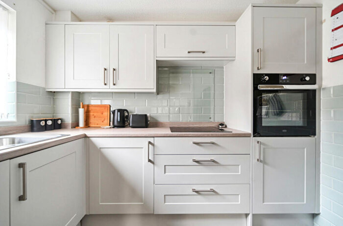 1 Bedroom Apartment For Sale In Allingham Court, Summers Road, Godalming, Surrey, GU7