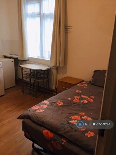 Studio To Rent In Sutherland Road, London, N17