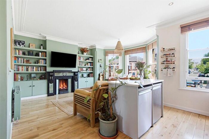 2 Bedroom Apartment For Sale In Colney Hatch Lane, London, N10