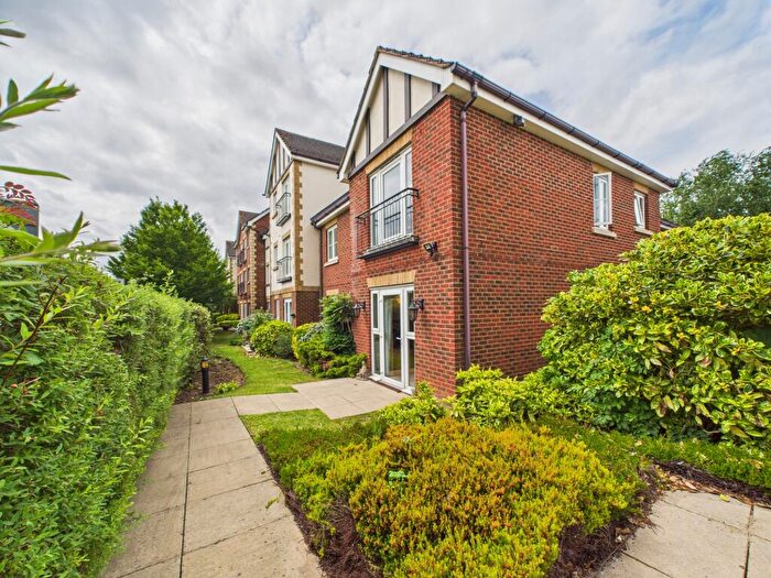 2 Bedroom Flat For Sale In Bath Road, Calcot, Reading, RG31