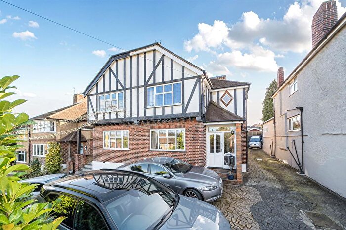 4 Bedroom Semi Detached House For Sale In Baldwins Lane, Croxley Green, Rickmansworth, WD3