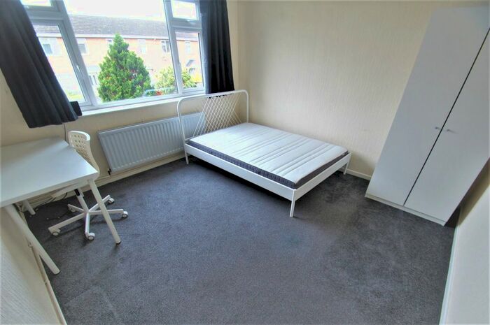 3 Bedroom End Of Terrace House To Rent In Redfern Avenue, Kenilworth, Warwickshire, CV8
