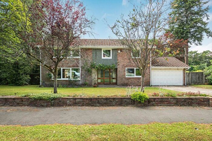 4 Bedroom Detached House For Sale In Rozeldene, Hindhead, Surrey, GU26