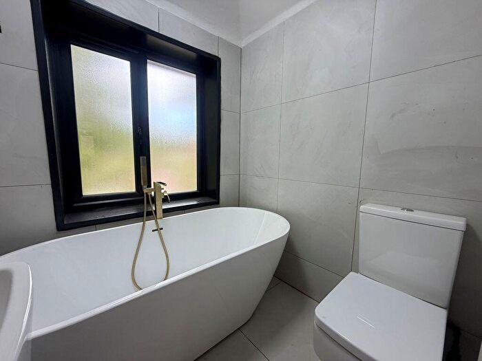 3 Bedroom Semi Detached House To Rent In Tillingdown Hill, Caterham, CR3