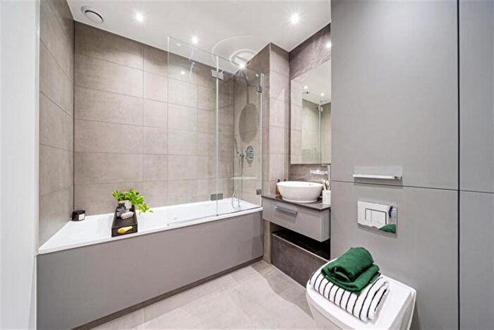 2 Bedroom Apartment To Rent In Bed, Nd Floor, Foyle, Woodstore House In Anchors Point, E16