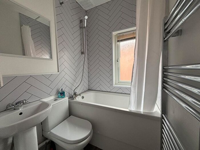 2 Bedroom Apartment To Rent In Burgess Road, SO16