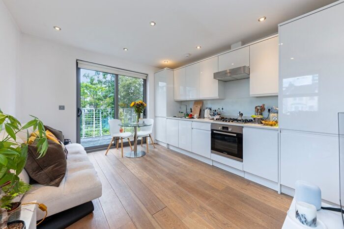 1 Bedroom Flat To Rent In Shepherds Bush Road, London, W6