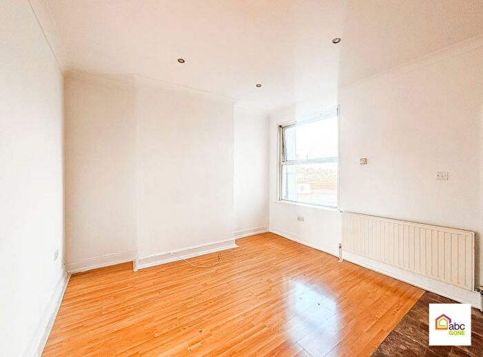 1 Bedroom Flat To Rent In Ley Street, Ilford, Af, Uk, IG1