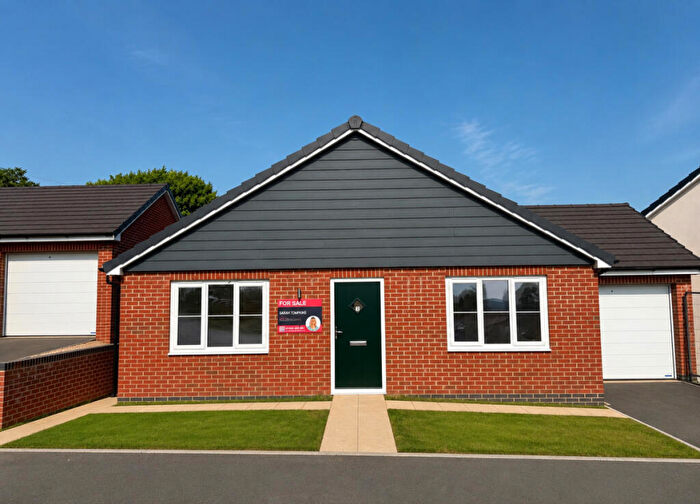2 Bedroom Bungalow For Sale In Broadweavers Close, Wincanton, BA9