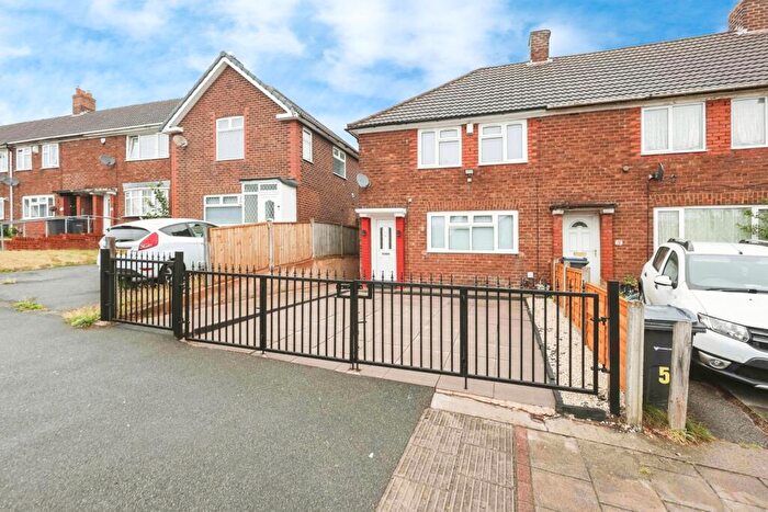 3 Bedroom End Of Terrace House For Sale In Cooksey Lane, Birmingham, West Midlands, B44