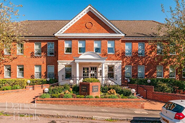 1 Bedroom Flat For Sale In Algers Road, Loughton, IG10