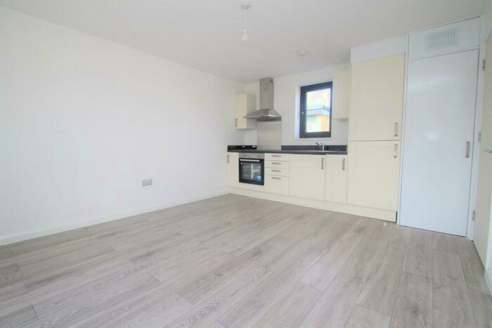 1 Bedroom Flat To Rent In The Square, Marlowes, Hemel Hempstead, HP1