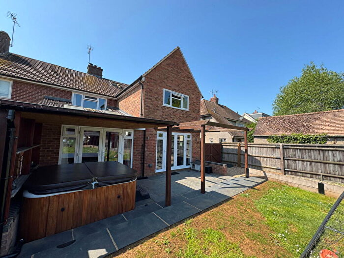 4 Bedroom Semi Detached House For Sale In Buckingham Road, Winslow, MK18