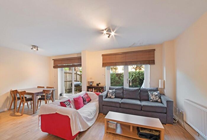 4 Bedroom House To Rent In Printers Mews, London, E3