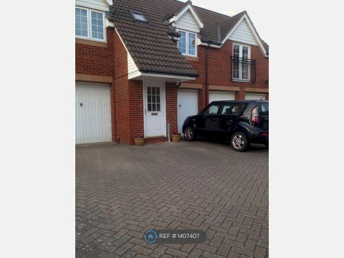 2 Bedroom Flat To Rent In Romney Point, Ashford, TN23