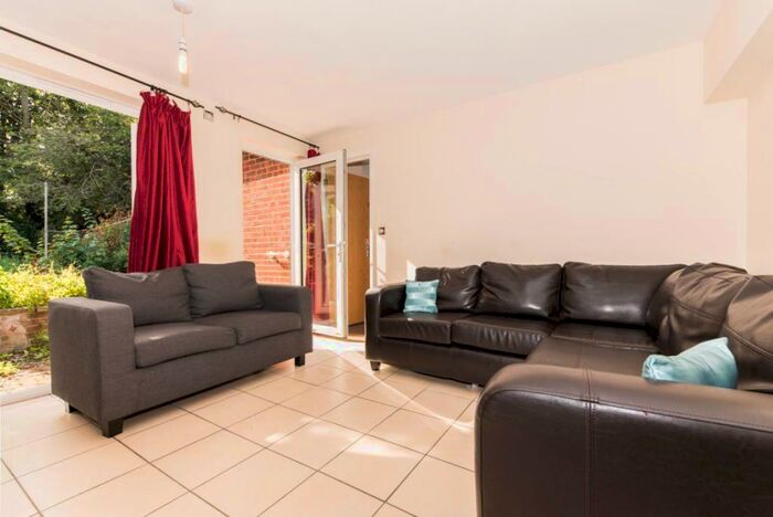 6 Bedroom House To Rent In Shipman Avenue, Canterbury, CT2