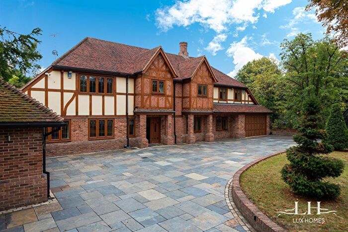 6 Bedroom Detached House For Sale In Nelmes Way, Hornchurch, RM11