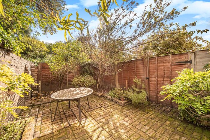 2 Bedroom Maisonette For Sale In Lower Richmond Road, East Sheen, SW14