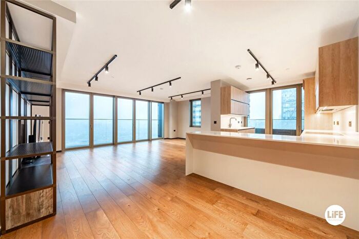 3 Bedroom Flat To Rent In Hewett Street, Shoreditch, EC2A