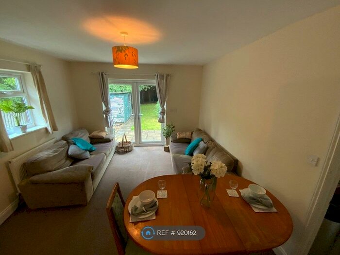 6 Bedroom Detached House To Rent In Ashenden Rd, Guildford, GU2