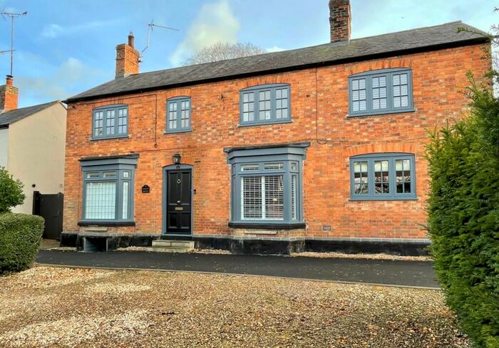 4 Bedroom Detached House For Sale In Main Street, Gawcott, MK18