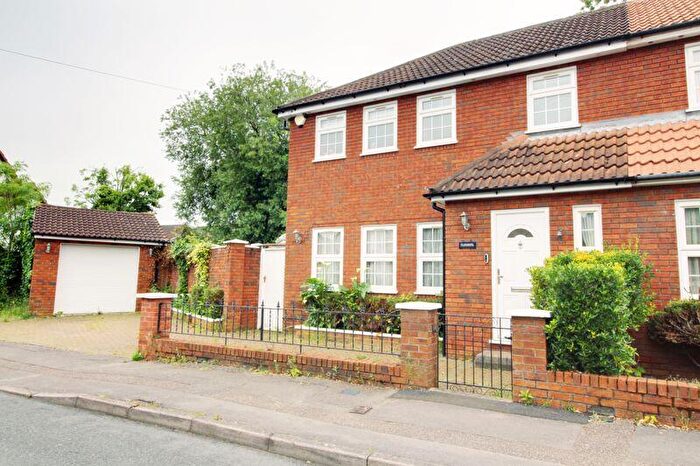 3 Bedroom Semi-Detached House To Rent In Brookfield Lane West, Cheshunt, EN8