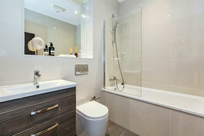 2 Bedroom Flat For Sale In London Road, Slough, Berkshire, SL3