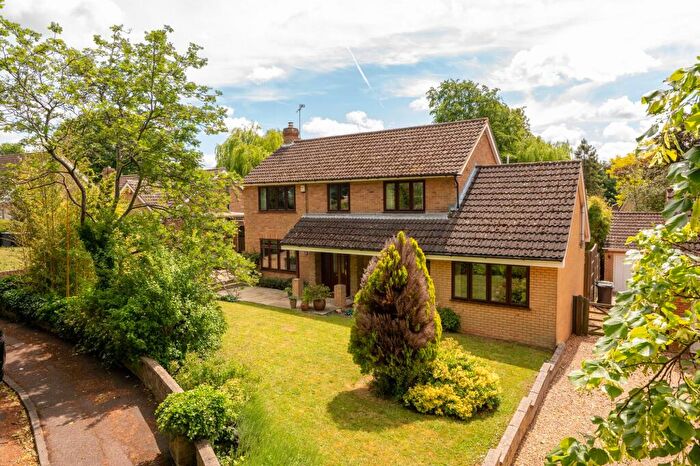 4 Bedroom Detached House For Sale In The Bury, Pavenham, MK43