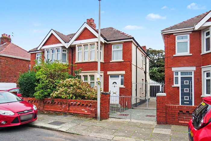 3 Bedroom Semi Detached House For Sale In Crompton Avenue, Blackpool, FY4