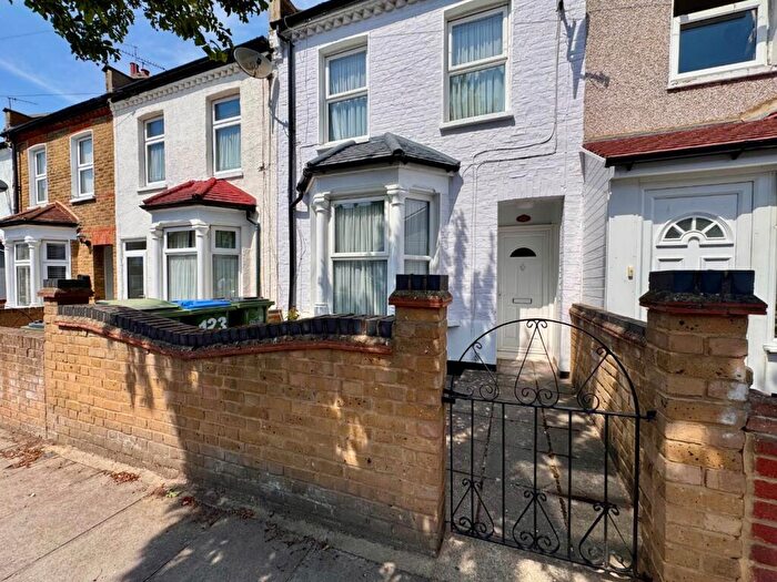 2 Bedroom Terraced House For Sale In Kirkham Street, Plumstead, London, SE18