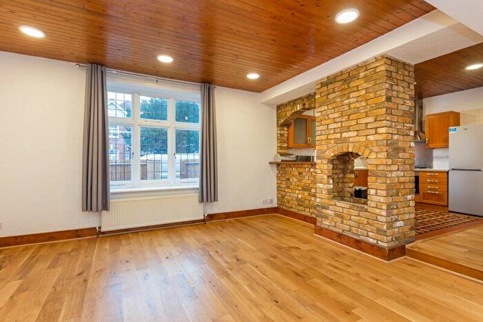 4 Bedroom Flat To Rent In Exeter Road, London, NW2