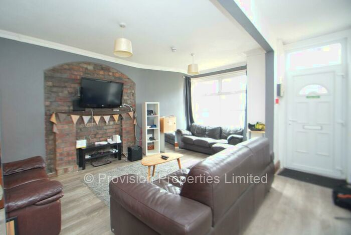 8 Bedroom Terraced House To Rent In Manor Drive, Hyde Park, Leeds, LS6