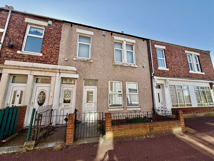 2 Bedroom Flat To Rent In Station Road, Bill Quay, Gateshead, NE10
